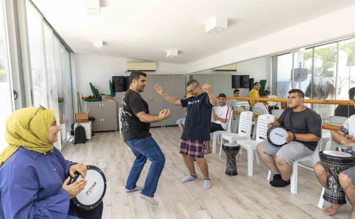 Mersin’de özel bireyler yazın tadını etkinliklerle çıkarıyor 