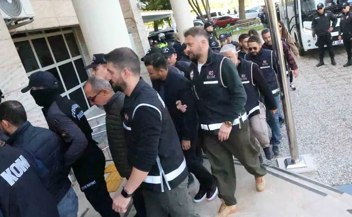 Milas Belediyesi operasyonunda 18 tutuklama

