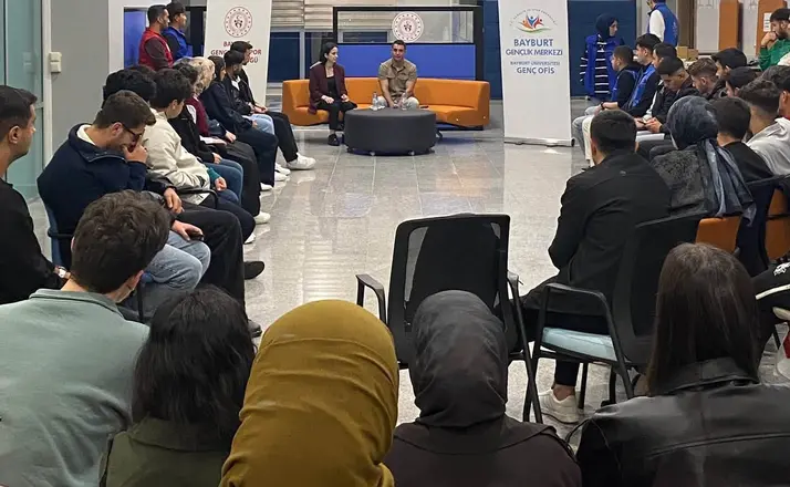 Milli boksör Şipal gençlerle buluştu
