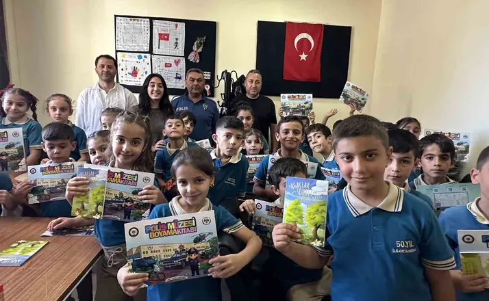 Minik öğrenciler Toplum Destekli Polislik Büro Amirliğini gezdi
