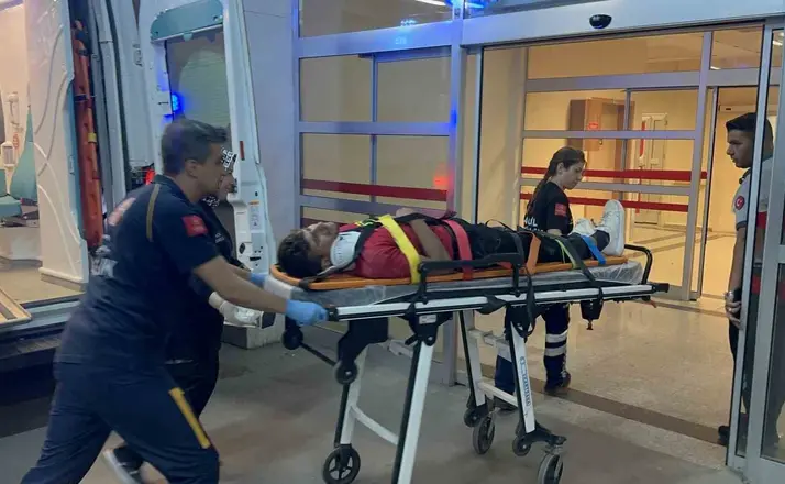 Motosiklet ile otomobil çarpıştı: 1 yaralı
