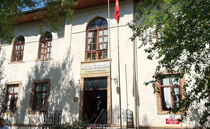 Muğla Halk Kütüphanesi güçlendirme için tahliye ediliyor 