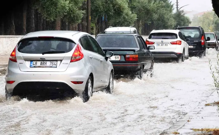 Muğla’ya gök gürültülü sağanak yağışuyarısı
