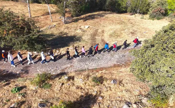 Muş’ta doğaseverler Dünya Yürüyüş Günü’nde 10 kilometre yürüdü
