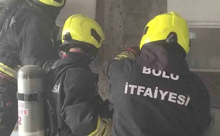 Mutfakta alev alan aspiratör paniğe neden oldu
