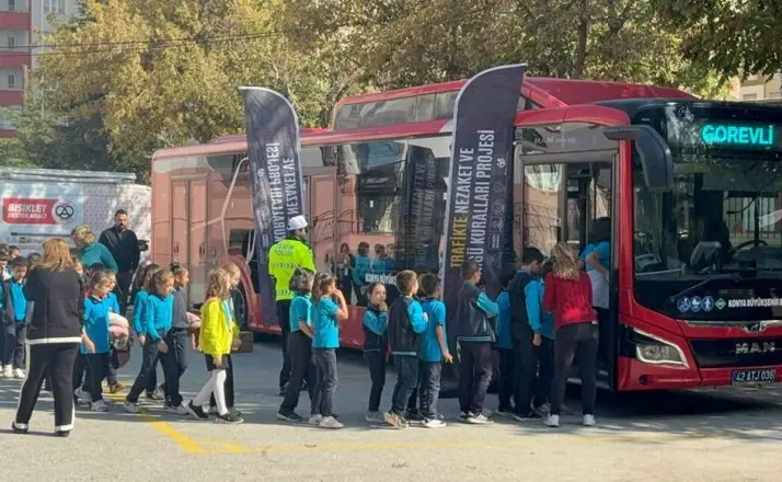 Nezaket Otobüsü Öğrencilerle Buluşmaya Devam Ediyor