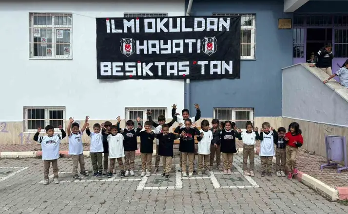 Niğde’de Beşiktaş taraftarlarından öğrencilere anlamlı hediye
