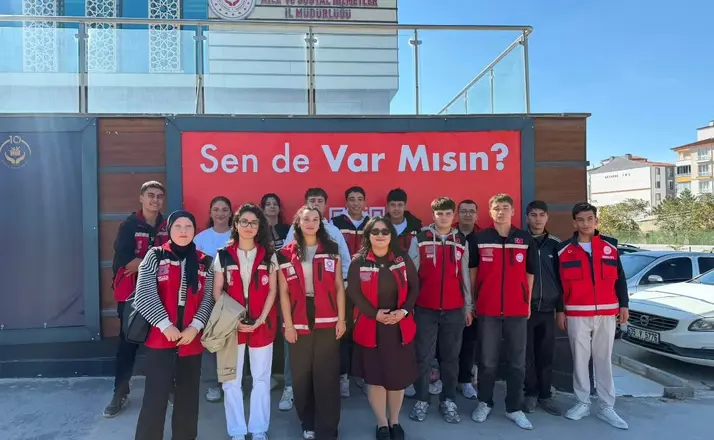 Niğde’de ’İyilik Var’ balonları çocuklara moral oldu
