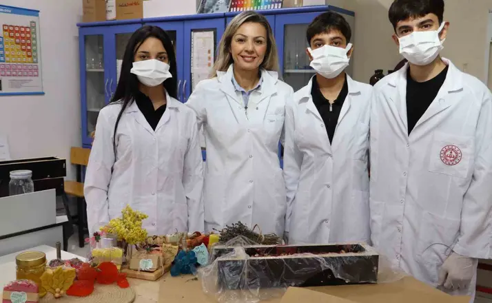 Öğrenciler atık yağları sabuna dönüştürdü
