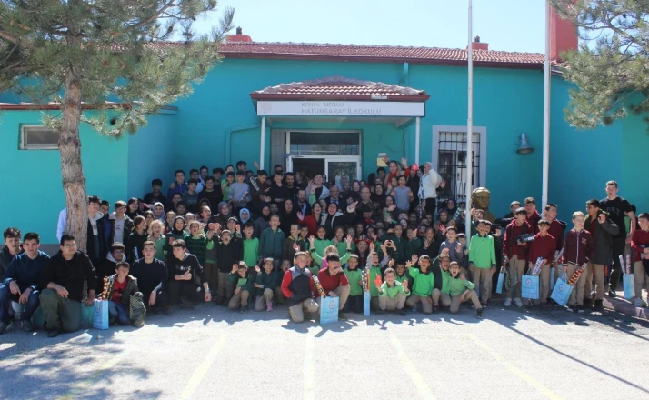 Öğrencilere bayram öncesi bayram sevinci yaşattılar