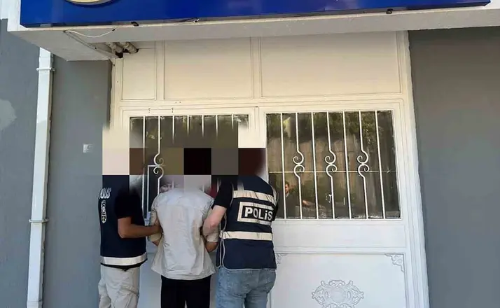 Okulun bahçesindeki Atatürk büstünü söken şahıs yakalandı
