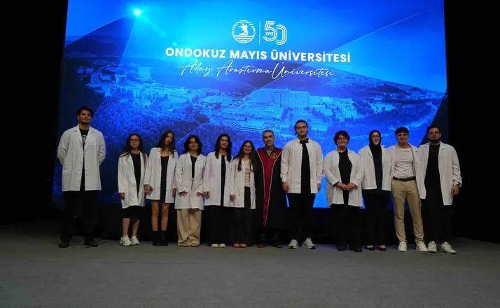OMÜ Tıp Fakültesinde 250 öğrenci beyaz önlük giydi

