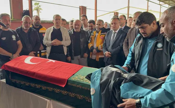 Organ nakli yolunda hayatını kaybeden hemşire gözyaşlarıyla uğurlandı
