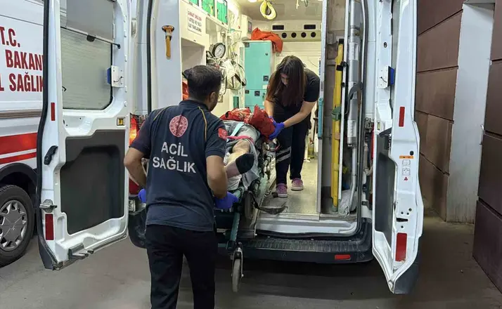 Otomobil ile motosiklet çarpıştı: 2 yaralı
