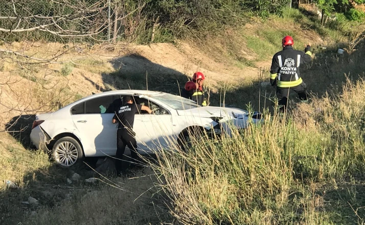 Otomobil şarampole yuvarlandı: 1'i bebek 3 yaralı