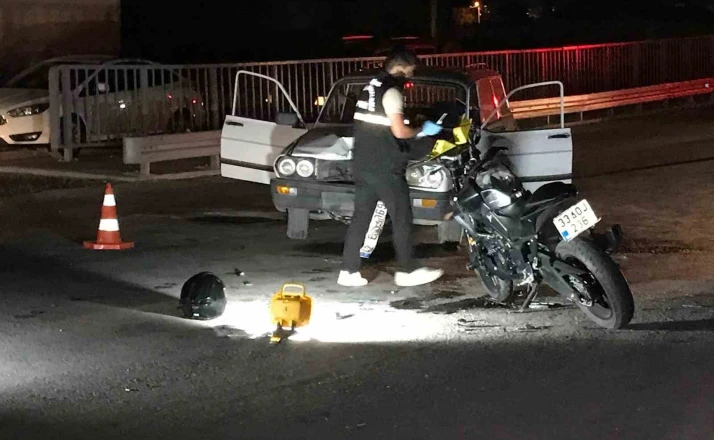 Otomobille çarpışan motosikletin sürücüsü ağır yaralandı
