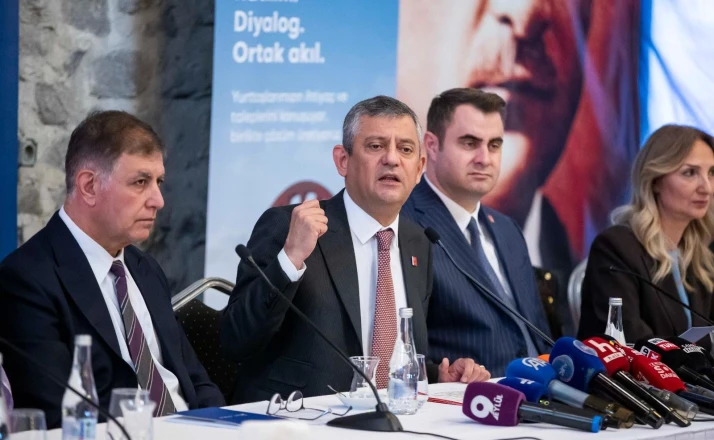 Özgür Özel'den Romanlara mecliste temsil ve bütçe sözü