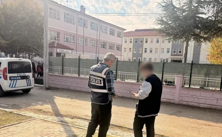 Polisten okul çevrelerinde huzur denetimi
