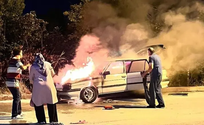 Pursaklar’da seyir halindeyken alev alan araç kullanılamaz hale geldi
