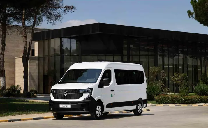 Renault Master, yenilenen minibüs ve açık kasa kamyonet modellerini kullanıcılara sundu
