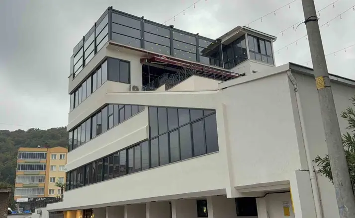 Restoranın yemek asansörü 4. kattan zemine düştü: Garson hayatını kaybetti

