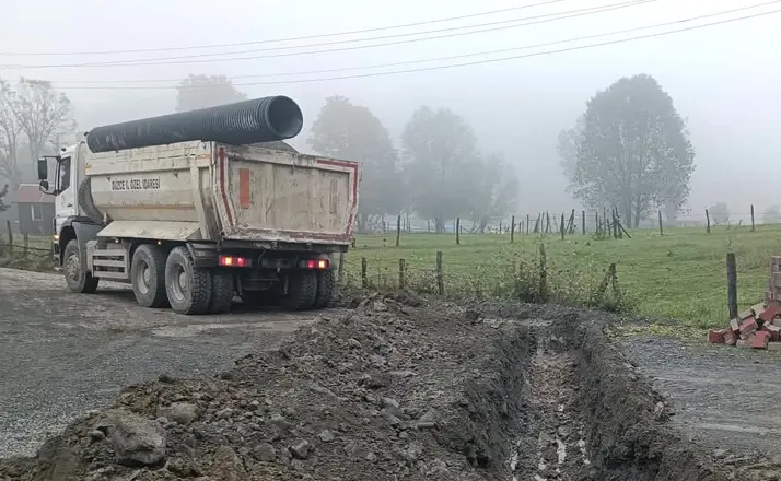 Saçmalıpınar köyünde yol altyapısı güçlendirildi
