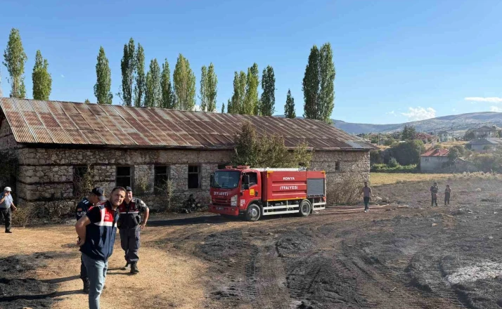 Saman yüklü kamyonda yangın çıktı
