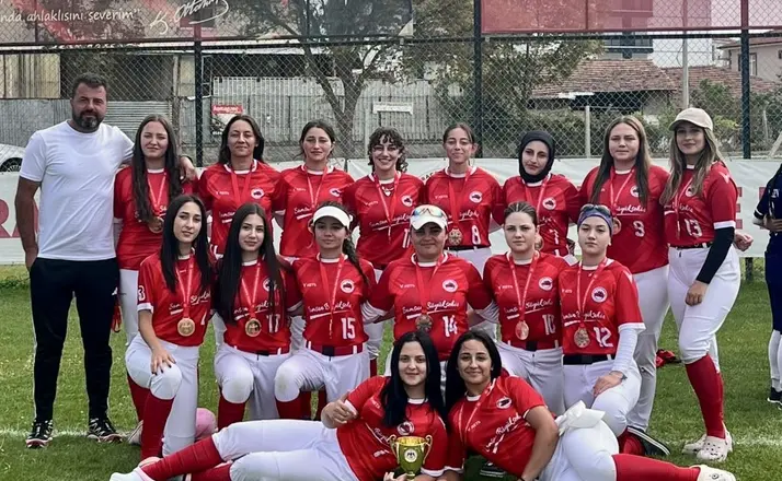 Samsun softbol takımından Türkiye üçüncülüğü
