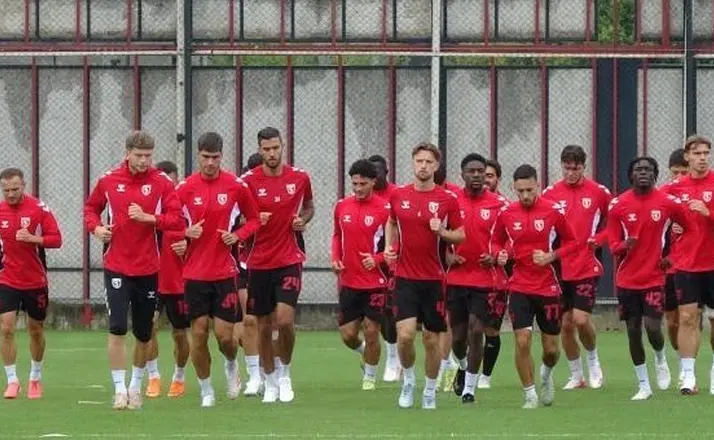 Samsunspor 8 oyuncu ile birden vedalaştı
