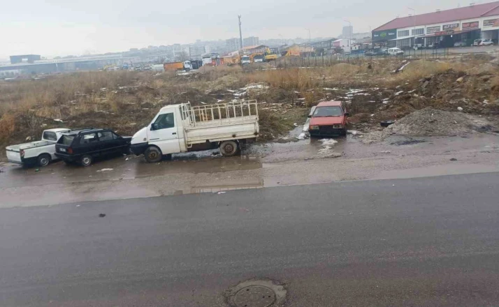 Sanayi sitelerinde ki atıl araçlar kaldırılıyor 