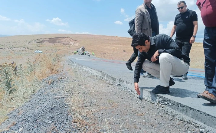Sarıkamış’ta beton yol çalışmaları yerinde incelendi 