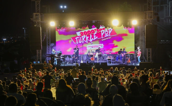 Selçuklu Belediyesi Sanat Akademisi’nden unutulmaz 2000’ler Türkçe pop konseri