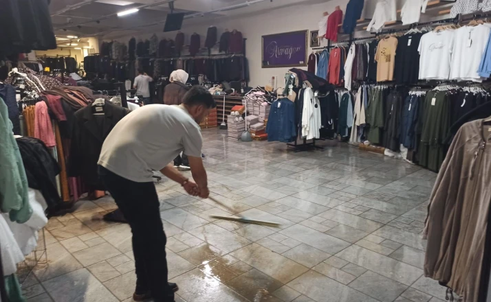 Seydişehir’de sağanak etkili oldu, iş yerlerini su bastı