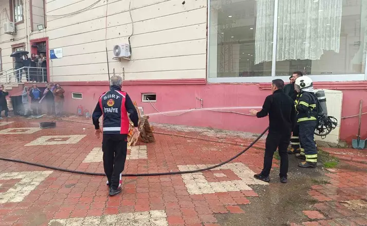 Siirt’te kız öğrenci yurtlarında yangın tatbikatı: Öğrenci ve personele uygulamalı eğitim
