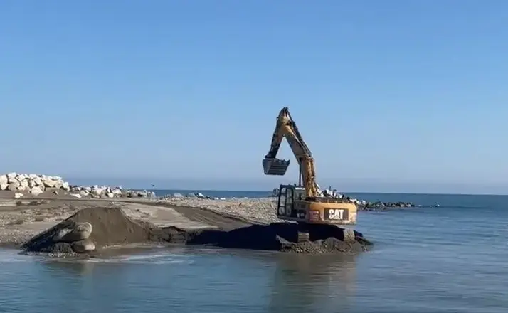 Sinop’ta zarar gören balıkçı barınağında temizlik mesaisi
