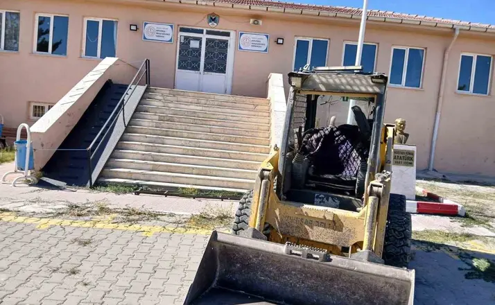 Sivrihisar Belediyesinden eğitim kurumlarına kapsamlı bakım ve onarım desteği
