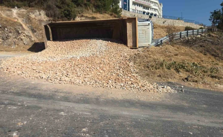 Şoförün manevrası faciayı engelledi 