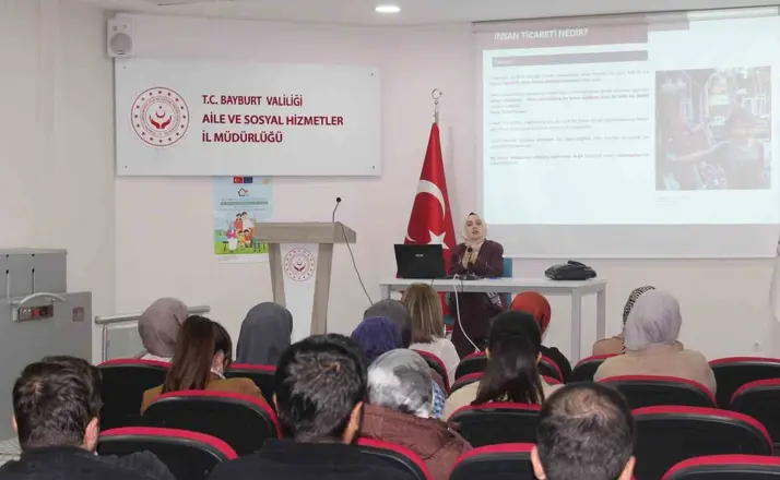 Sosyal hizmet personeli insan ticaretiyle mücadele konusunda bilgilendirildi
