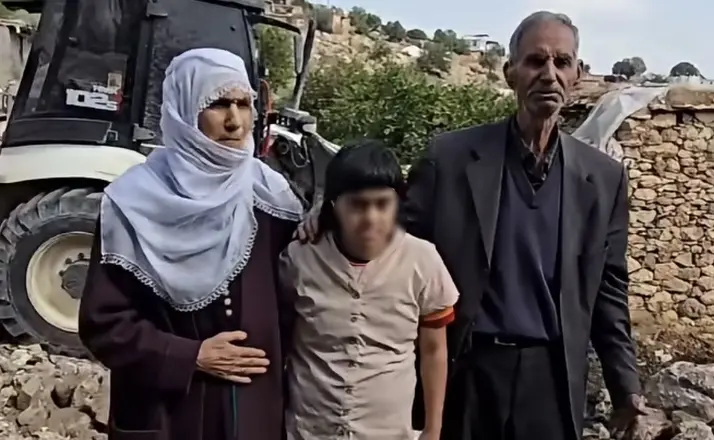 Sosyal medyadan yaptığı çağrı ile depremde evleri hasar gören vatandaşların evlerini yaptırmaya başladı
