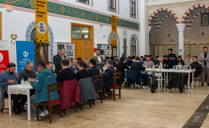 SÜMEDER ve Konya Müftülüğü Selçuk Üniversitesi öğrencilerini her gün iftarda buluşturuyor