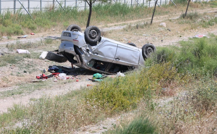 Takla atan otomobildeki 8 yaşındaki çocuk hayatını kaybetti