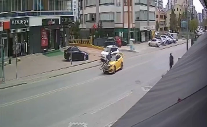Taksi bisikletle çarpıştı: 1 yaralı