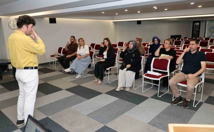 Talas Belediyesi personeline işaret dili eğitimi 