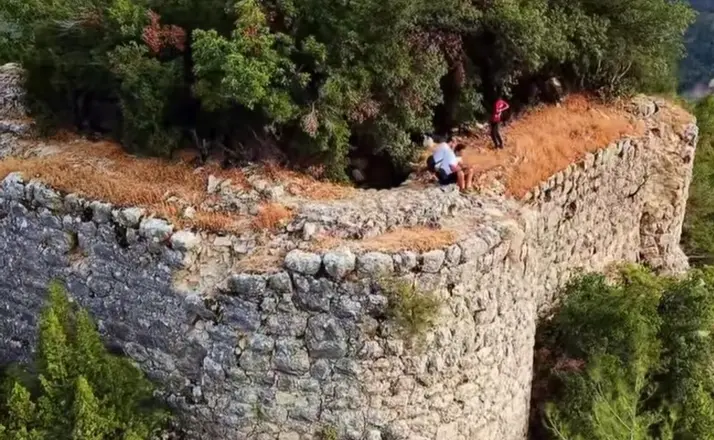 Tarihi Hisar Kalesi yıllara meydan okuyor
