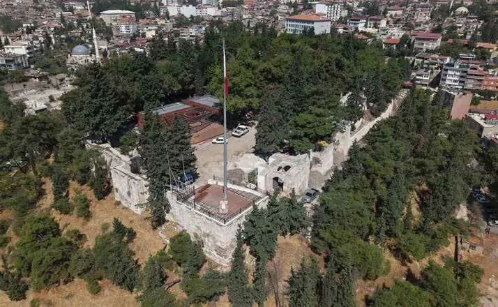 Tarihi Kahramanmaraş Kalesi, ziyaretçilerini ağırlamak için gün sayıyor
