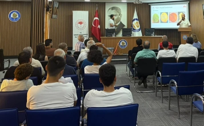 Tarsus’ta turunçgil üreticilerine doğru hasat eğitimi 