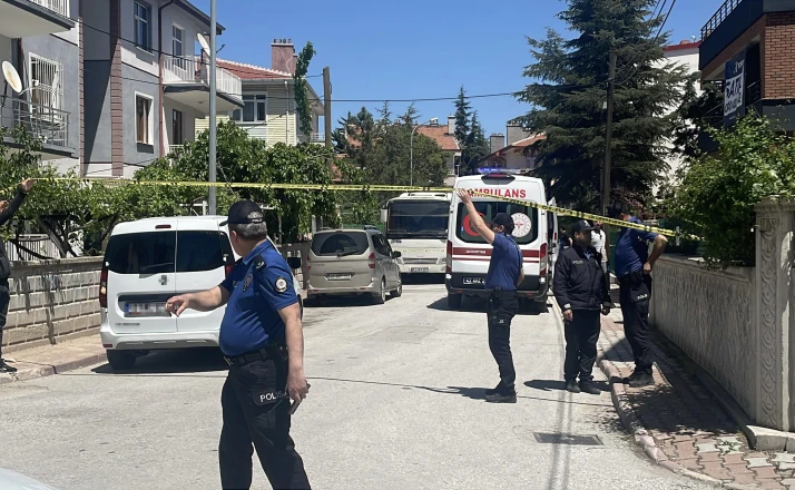 Tartıştığı anne ve babasını bıçaklayarak öldürdü