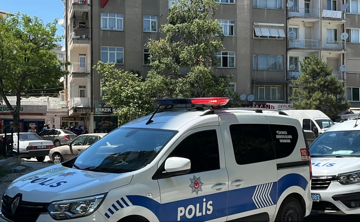 Tartıştığı apartman yöneticisini bıçakladı