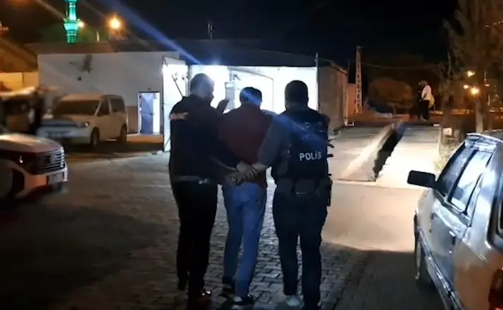Tatvan’da araçta 1 kilo 700 gram skunk ele geçirildi
