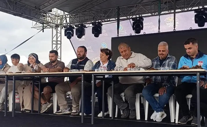 Tekirdağ’da köfteyi en hızlı yiyen altını kaptı

